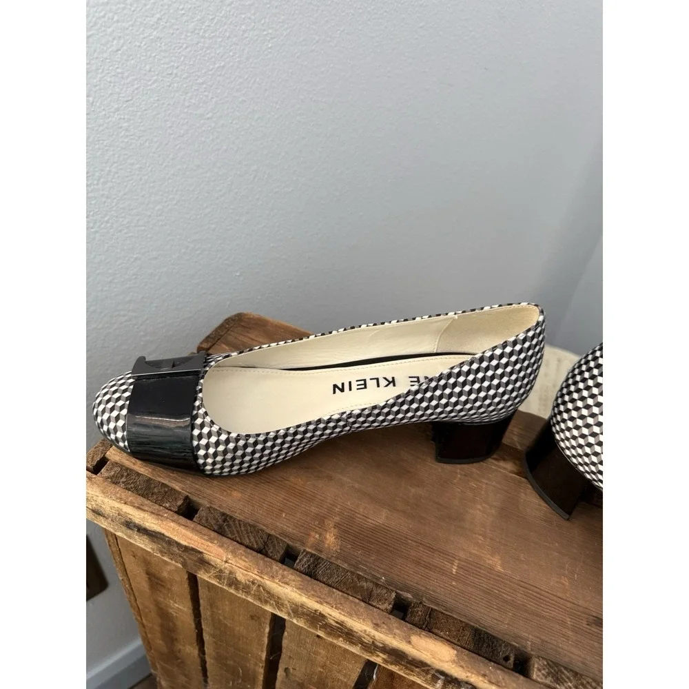 Anne Klein Houndstooth Kitten Heel Patent Leather Pump Size 7.5 Black & White - Picture 4 of 10